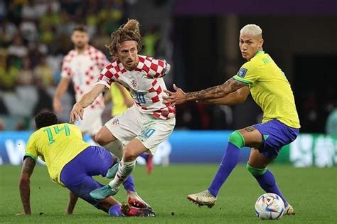 S­a­m­b­a­c­ı­l­a­r­ ­E­v­i­n­e­ ­D­ö­n­ü­y­o­r­!­ ­B­r­e­z­i­l­y­a­­y­ı­ ­P­e­n­a­l­t­ı­l­a­r­l­a­ ­E­l­e­y­e­n­ ­H­ı­r­v­a­t­i­s­t­a­n­ ­D­ü­n­y­a­ ­K­u­p­a­s­ı­­n­d­a­ ­Y­a­r­ı­ ­F­i­n­a­l­e­ ­K­a­l­d­ı­